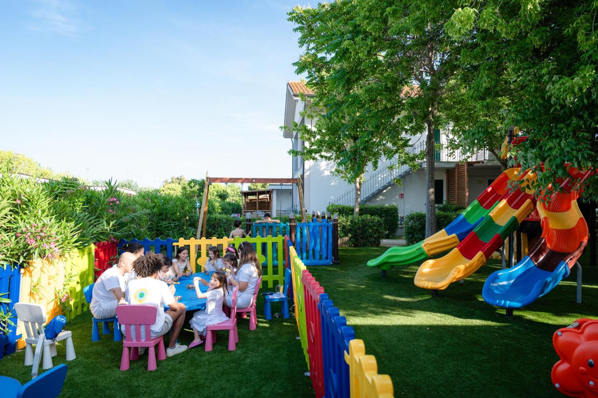 Club Del Sole Stork Family Collection Hotel Giulianova Buitenkant foto