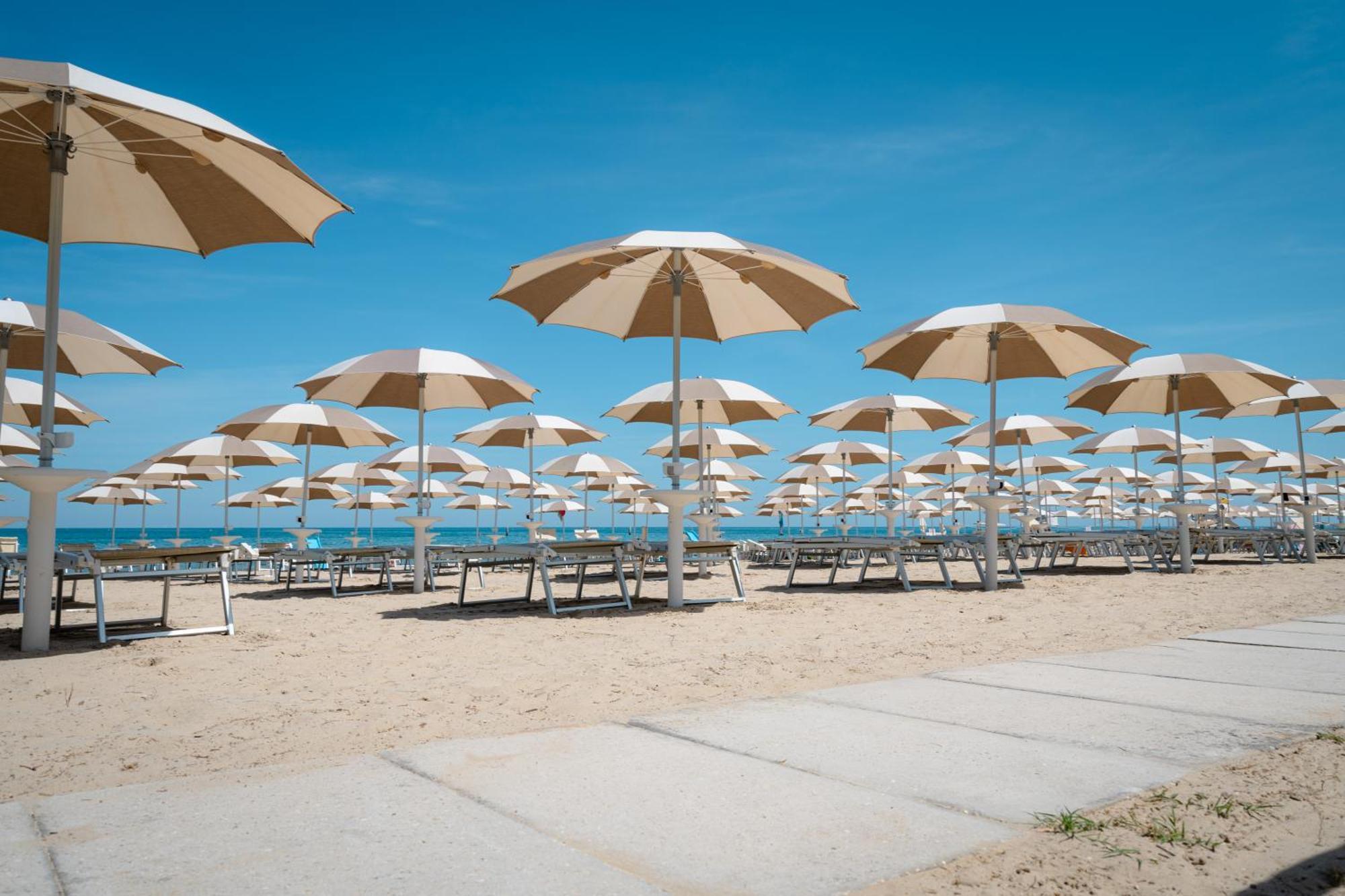 Club Del Sole Stork Family Collection Hotel Giulianova Buitenkant foto