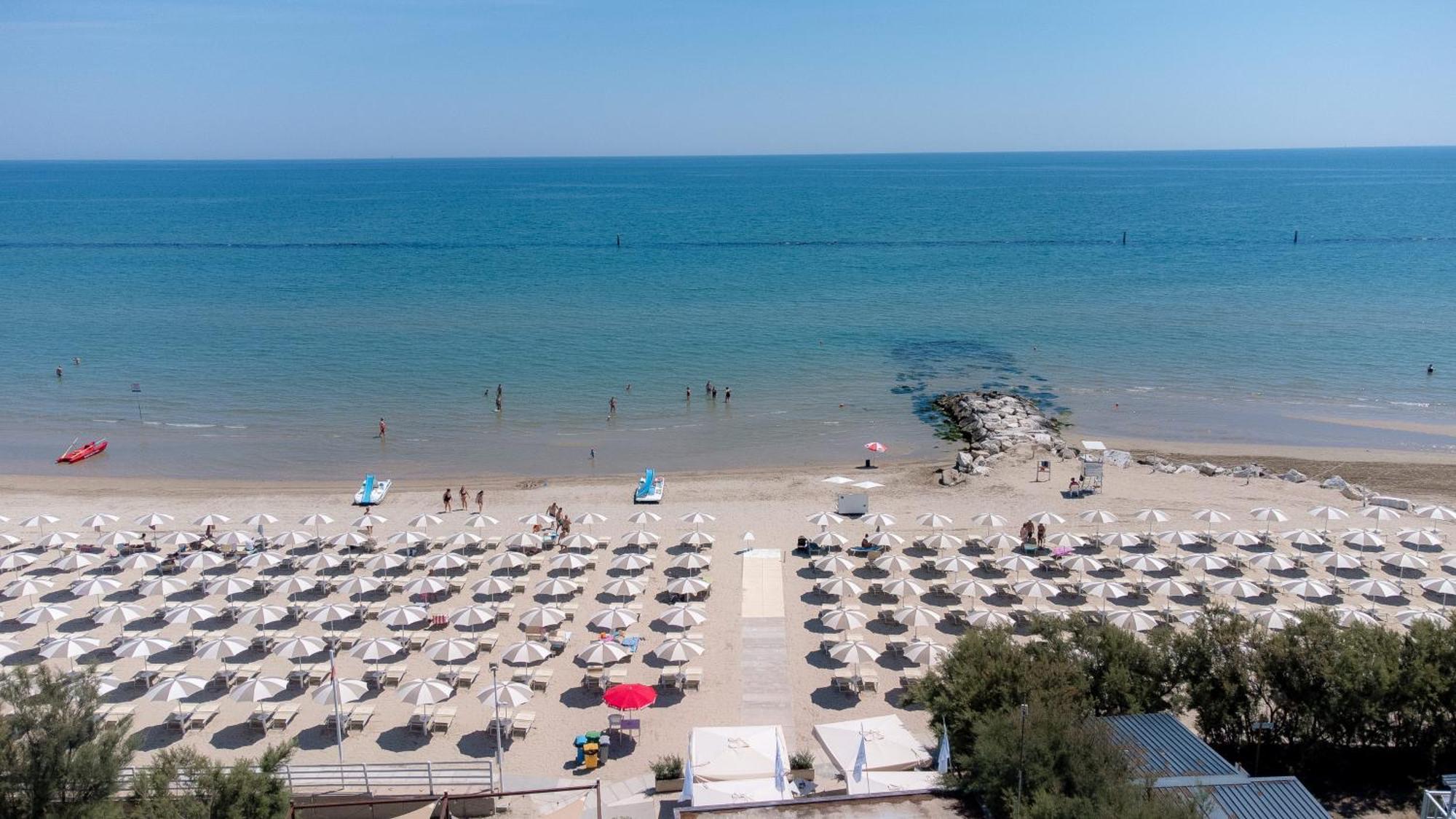 Club Del Sole Stork Family Collection Hotel Giulianova Buitenkant foto