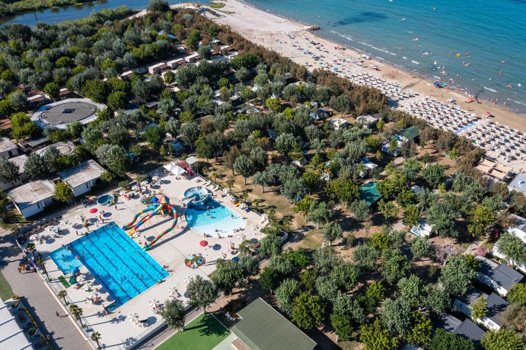 Club Del Sole Stork Family Collection Hotel Giulianova Buitenkant foto